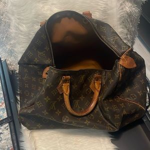 Gently used  Louis Vuitton Monogram Speedy 35